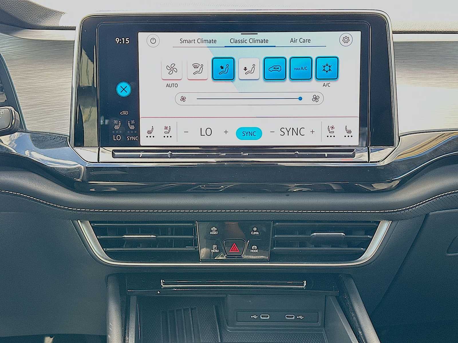 2025 Volkswagen Atlas Cross Sport 2.0T SE w/Technology