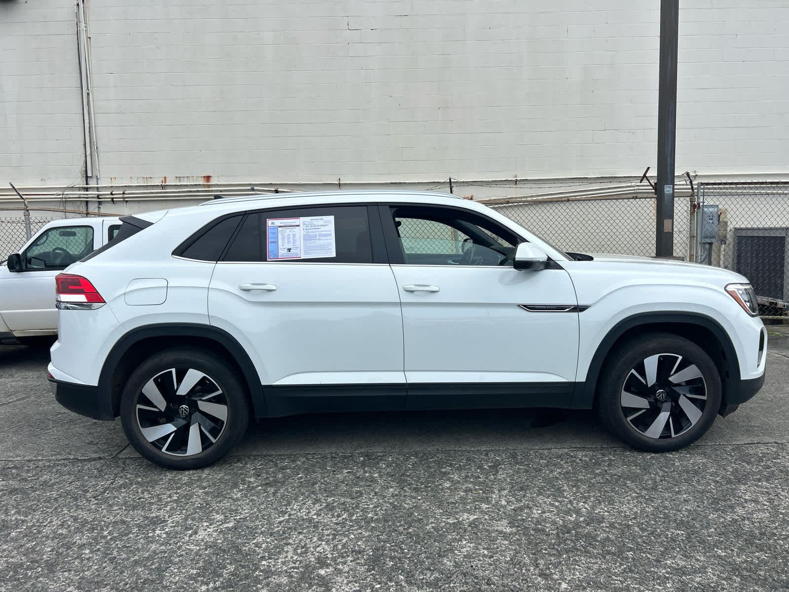 2025 Volkswagen Atlas Cross Sport 2.0T SE w/Technology