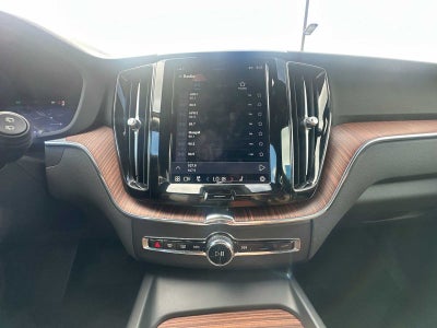 2024 Volvo XC60 Recharge Plug-In Hybrid Plus Dark Theme