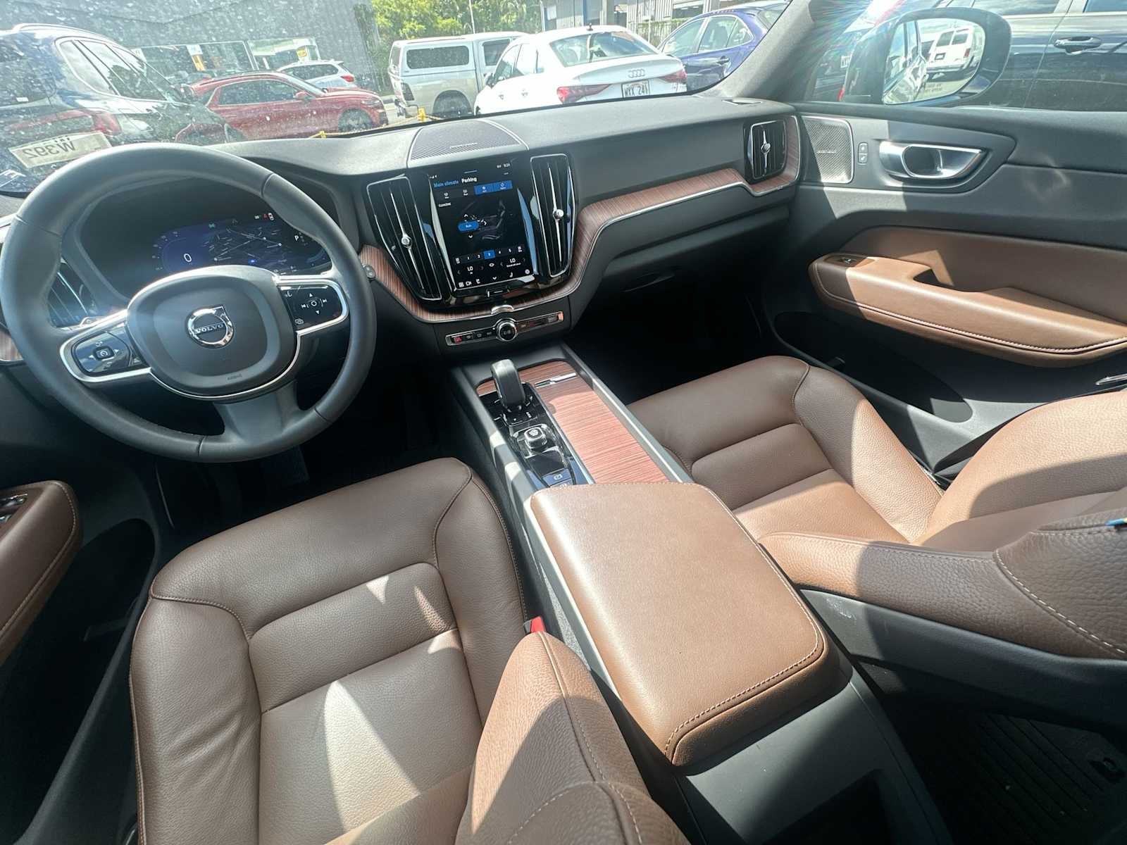 2024 Volvo XC60 Recharge Plug-In Hybrid Plus Dark Theme