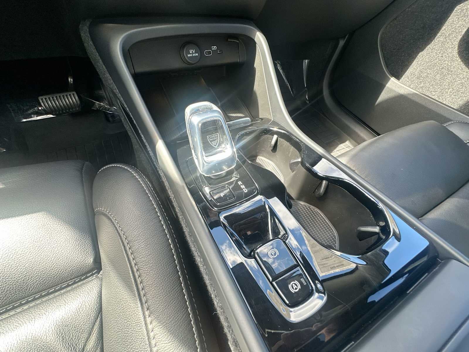 2023 Volvo XC40 Plus Bright Theme