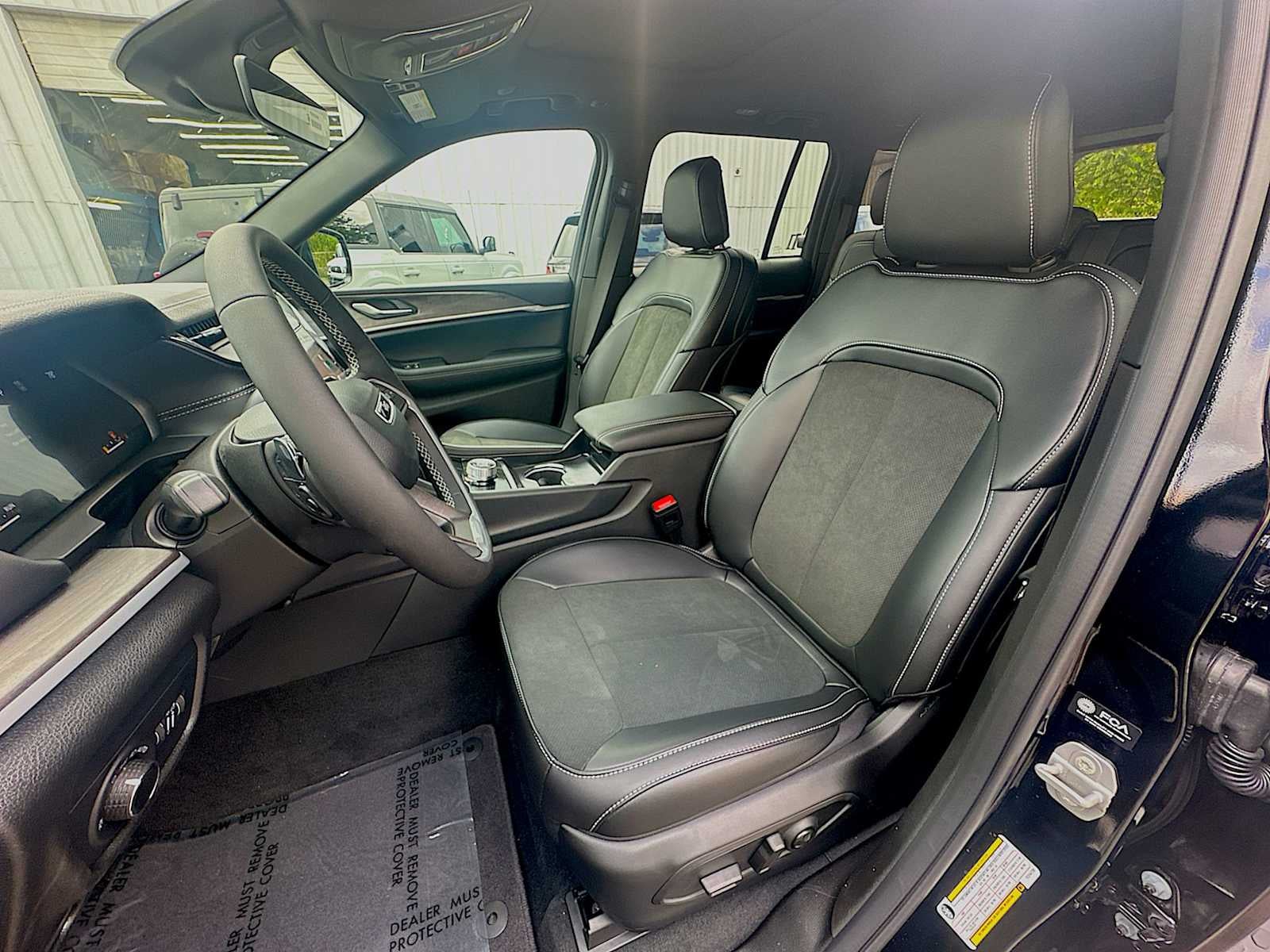 2026 Jeep Grand Cherokee GRAND CHEROKEE LAREDO ALTITUDE 4X2