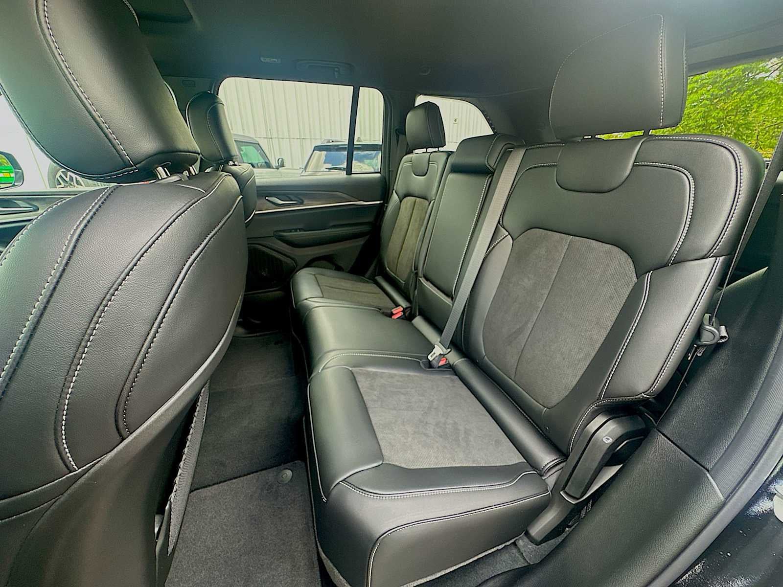 2026 Jeep Grand Cherokee GRAND CHEROKEE LAREDO ALTITUDE 4X2