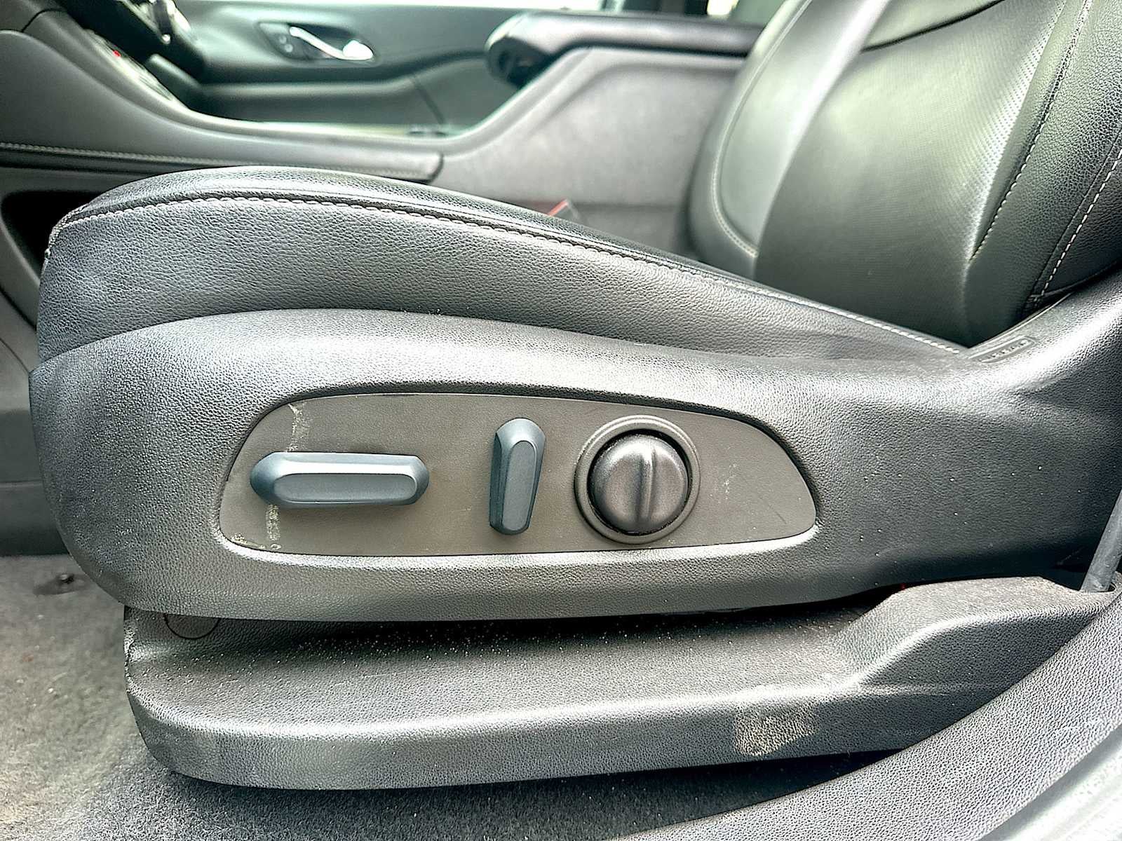 2023 GMC Acadia FWD SLT