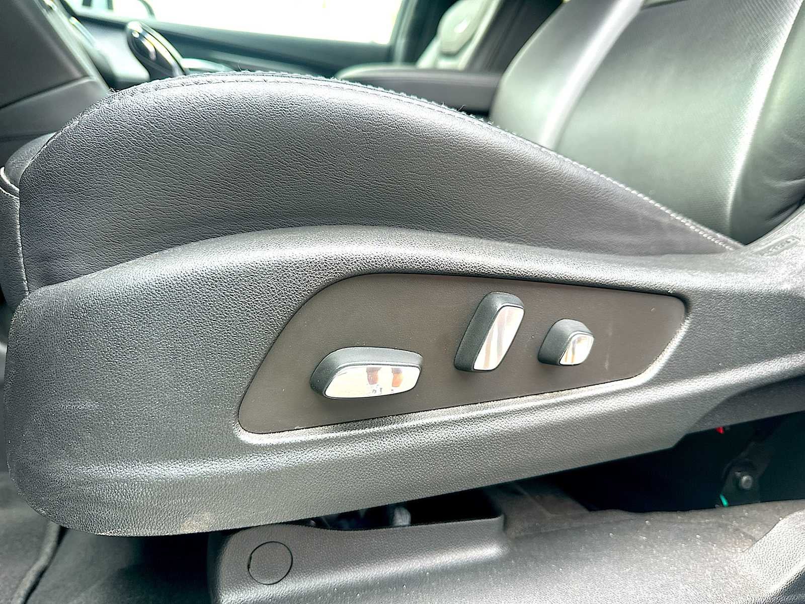 2023 Cadillac XT5 FWD Premium Luxury