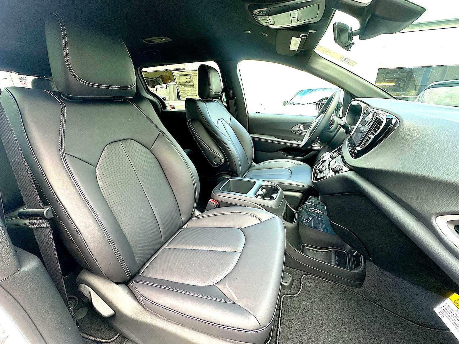 2026 Chrysler Voyager VOYAGER LX