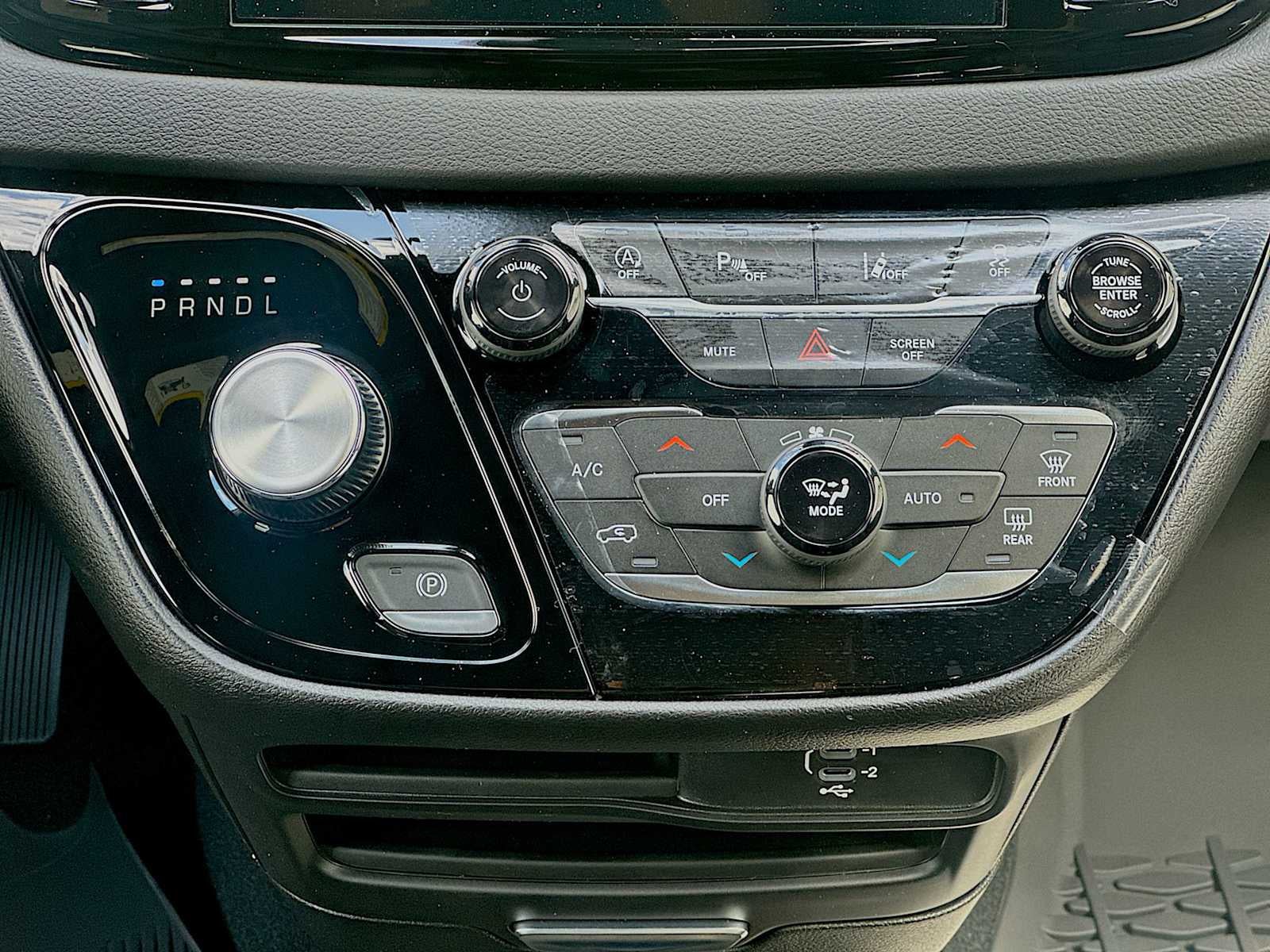 2026 Chrysler Voyager VOYAGER LX