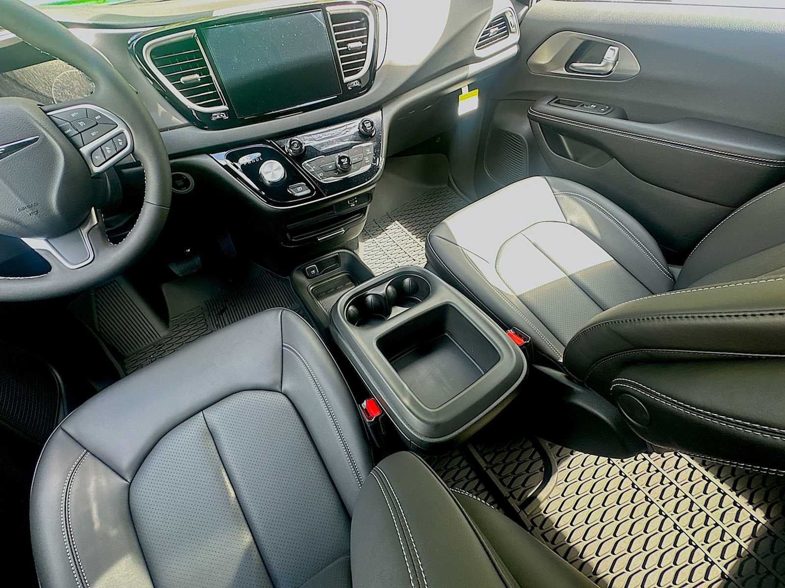 2026 Chrysler Voyager VOYAGER LX