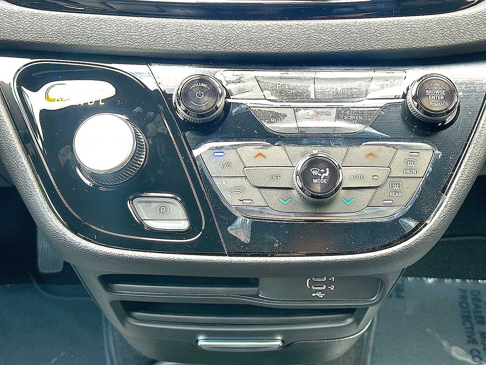 2026 Chrysler Voyager VOYAGER LX