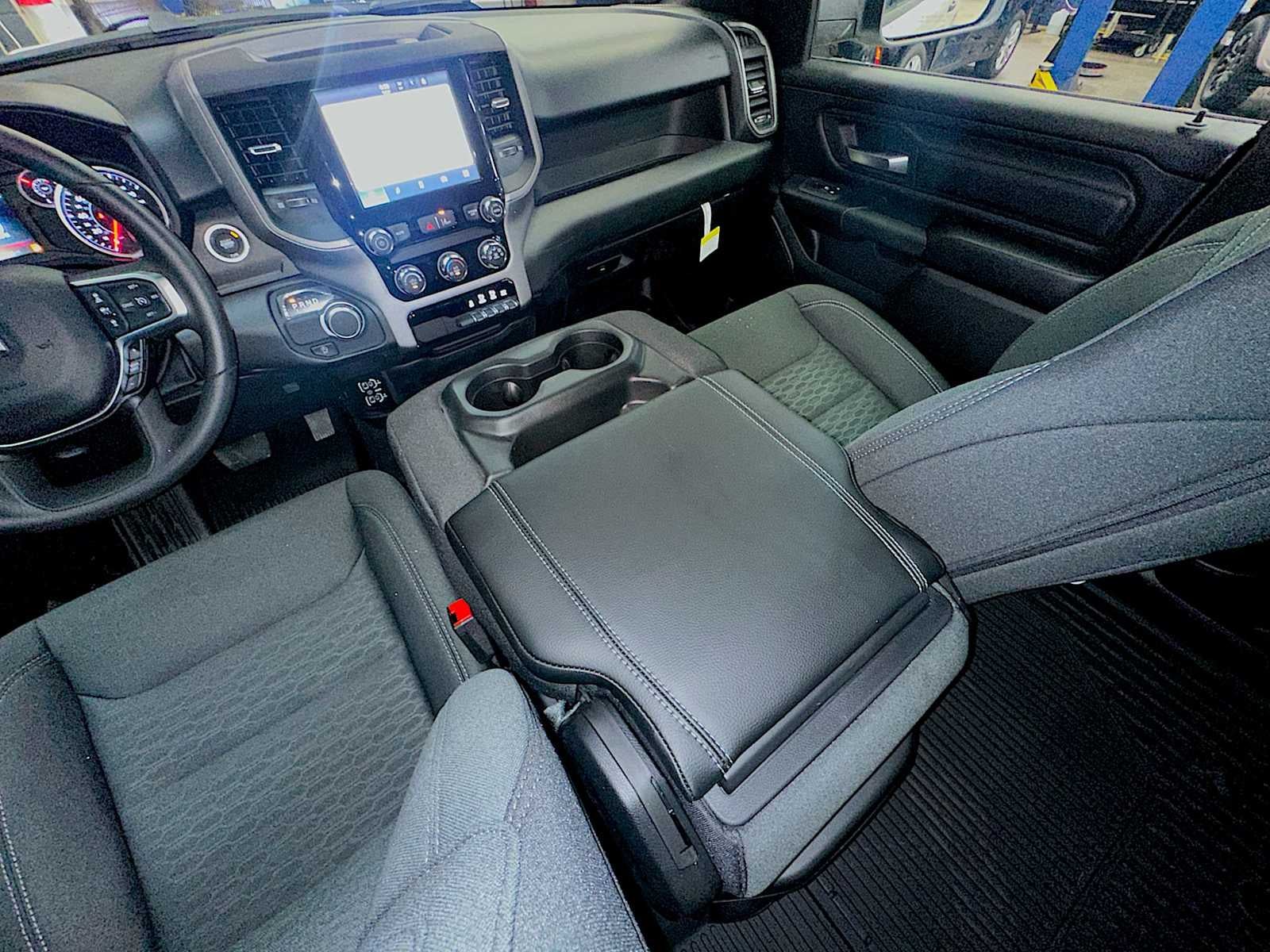 2026 RAM Ram 1500 RAM 1500 TRADESMAN CREW CAB 4X2 5'7' BOX