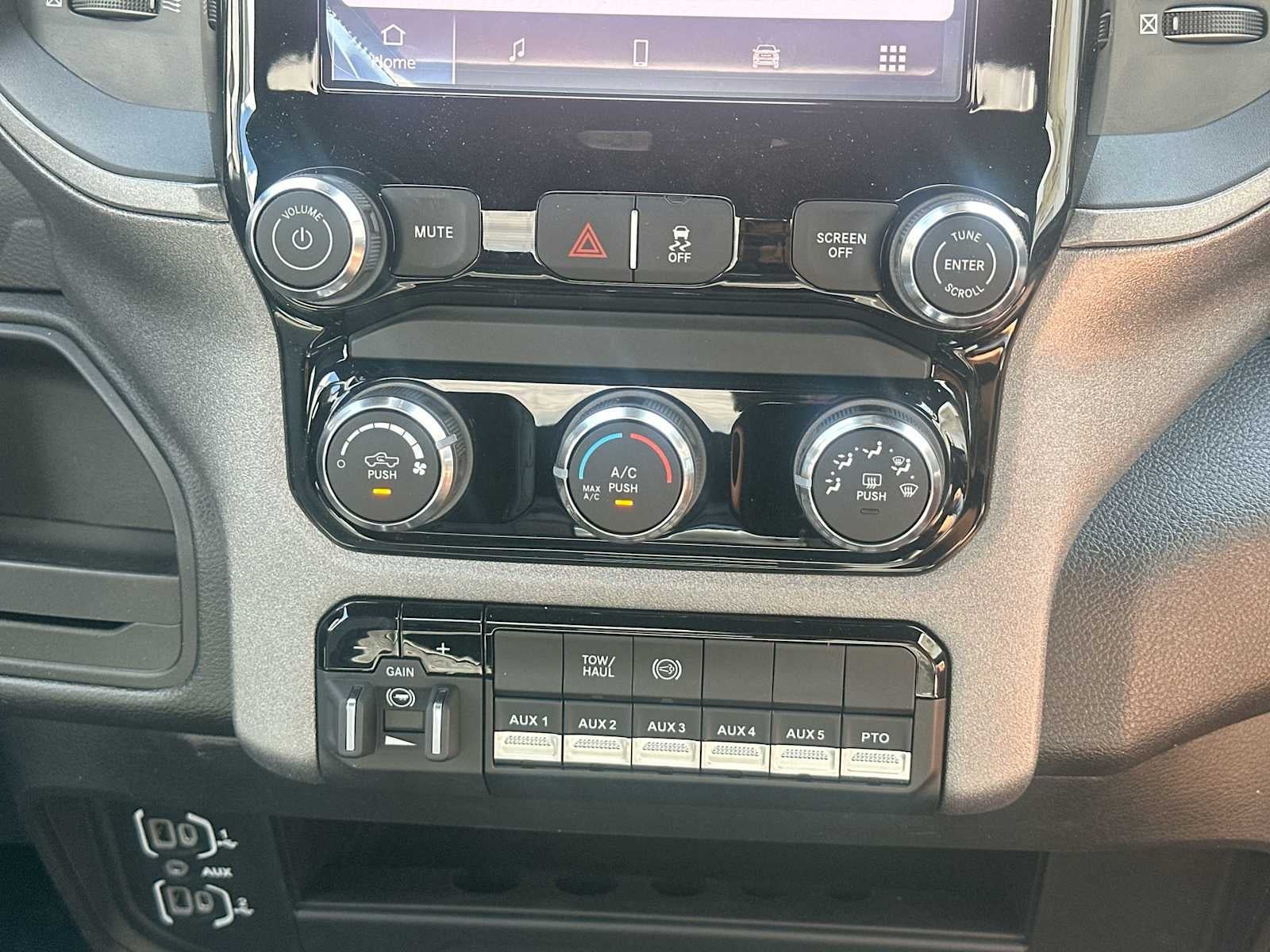 2026 RAM Ram 3500 Chassis Cab RAM 3500 TRADESMAN CHASSIS REGULAR CAB 4X2 84' CA