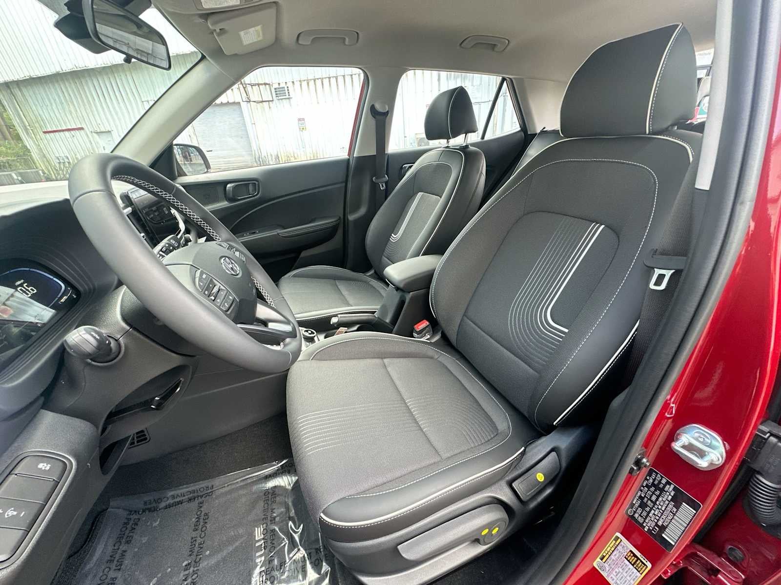 2025 Hyundai Venue Limited - Photo 13