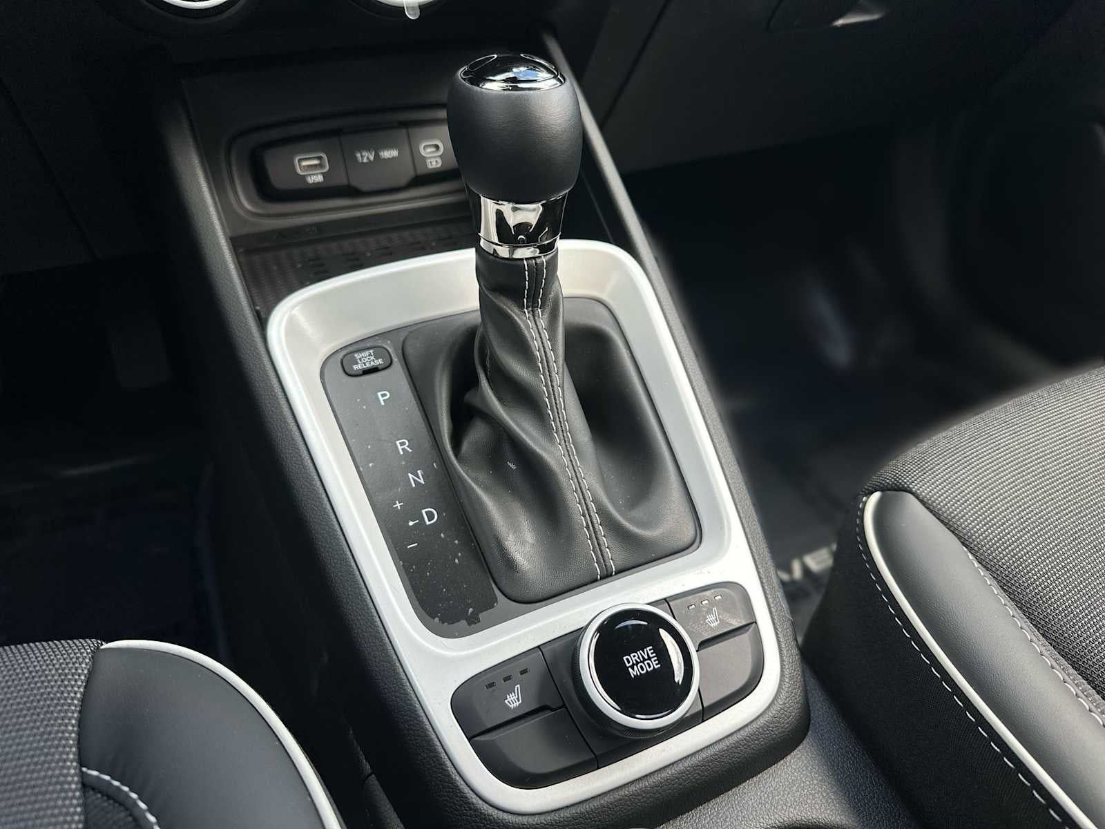 2025 Hyundai Venue Limited - Photo 21