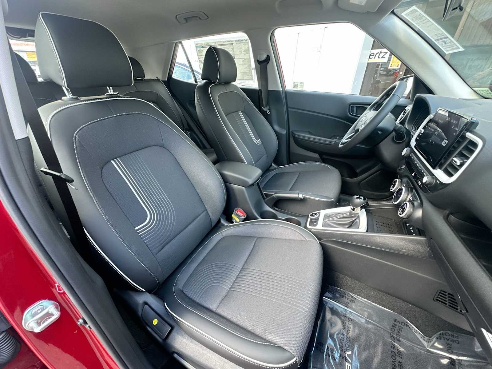 2025 Hyundai Venue Limited - Photo 25