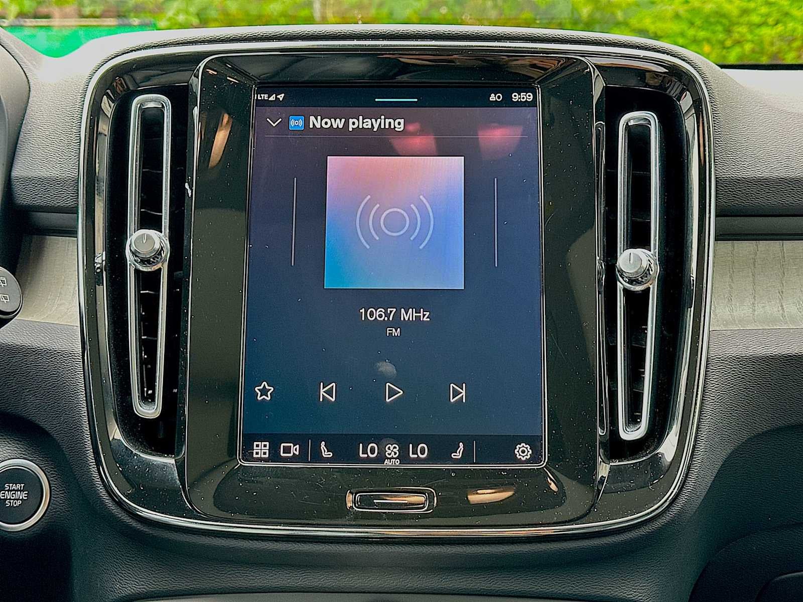 2024 Volvo XC40 B5 Core Dark Theme