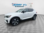 2024 Volvo XC40 B5 Core Dark Theme